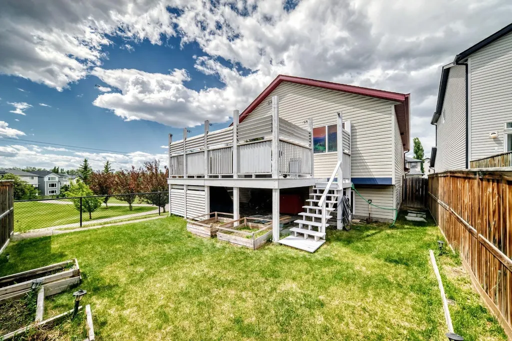 91 Panamount Gardens NW Calgary AB T3K 5V5