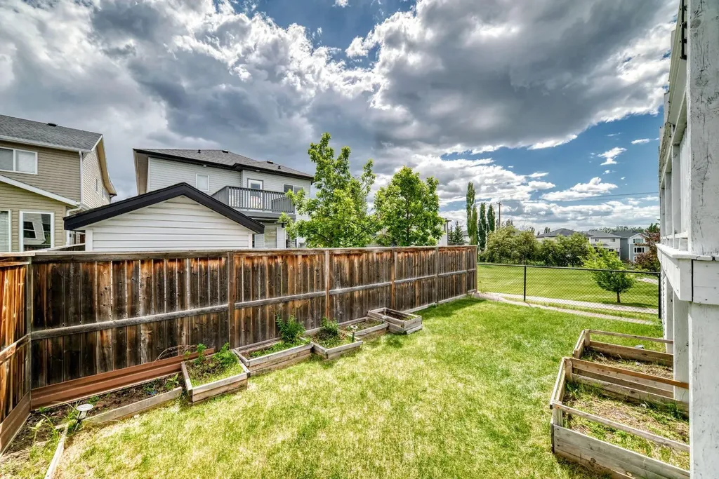 91 Panamount Gardens NW Calgary AB T3K 5V5
