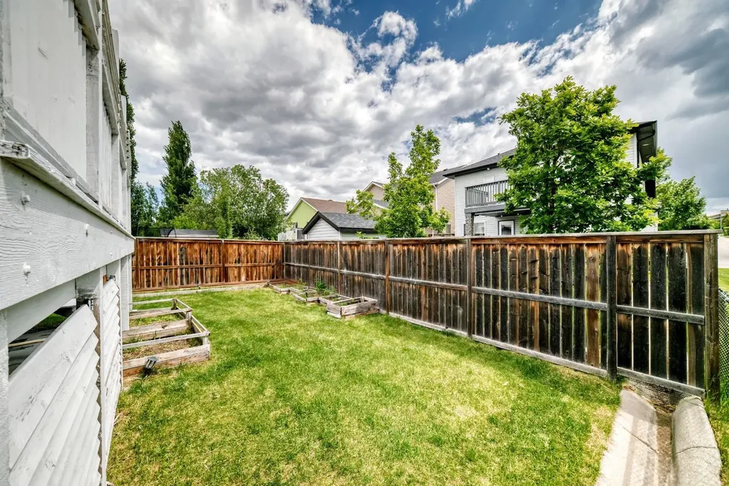 91 Panamount Gardens NW Calgary AB T3K 5V5