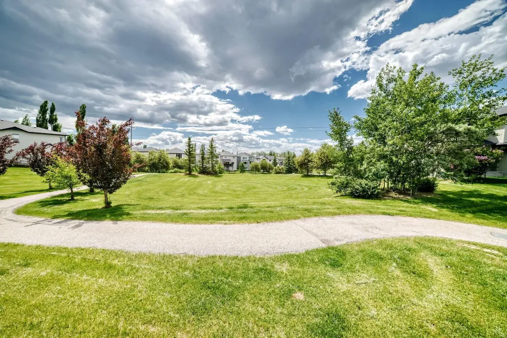 91 Panamount Gardens NW Calgary AB T3K 5V5