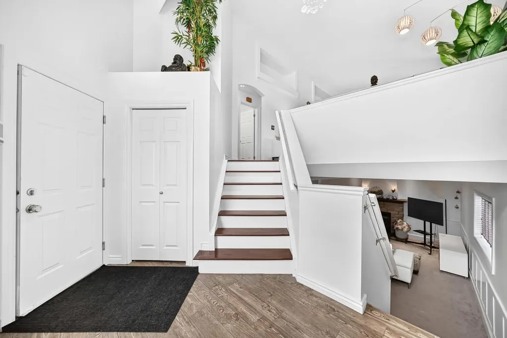 91 Panamount Gardens NW Calgary AB T3K 5V5