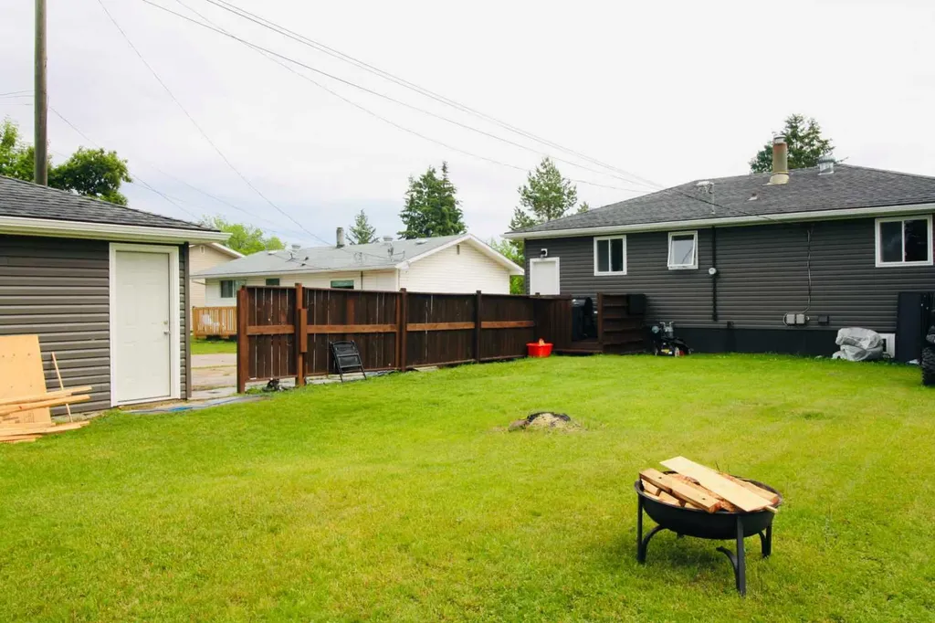 10314 100 Street High Level AB T0H 1Z0