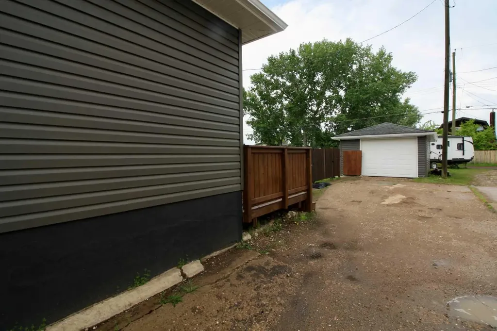 10314 100 Street High Level AB T0H 1Z0