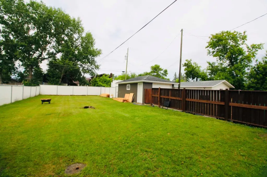10314 100 Street High Level AB T0H 1Z0