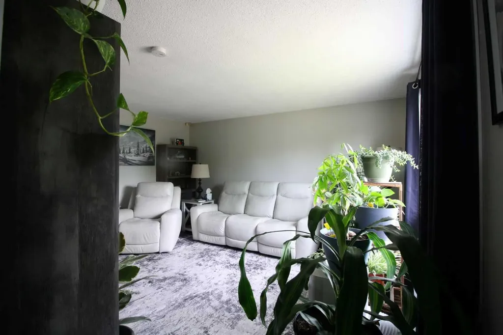 10314 100 Street High Level AB T0H 1Z0
