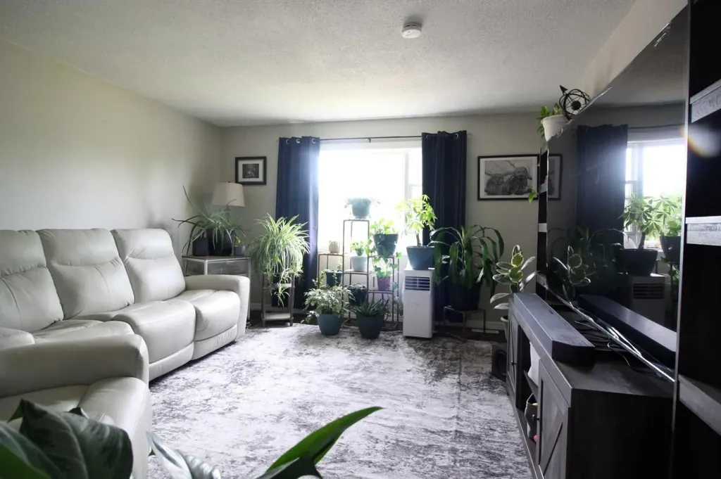 10314 100 Street High Level AB T0H 1Z0