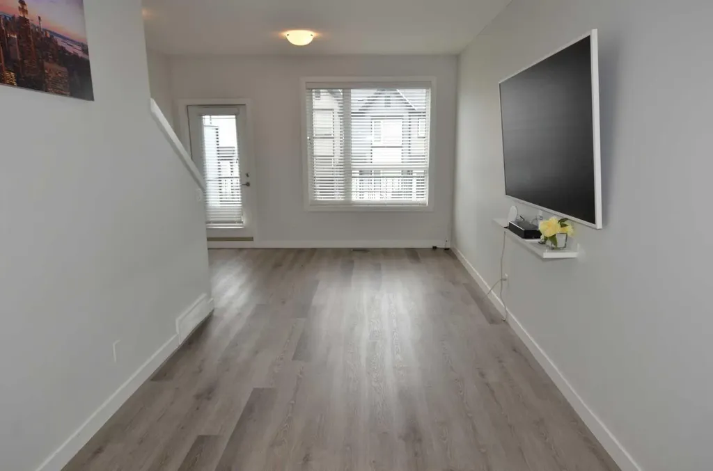 16 Evanscrest Park NW Calgary AB T3P 1R3