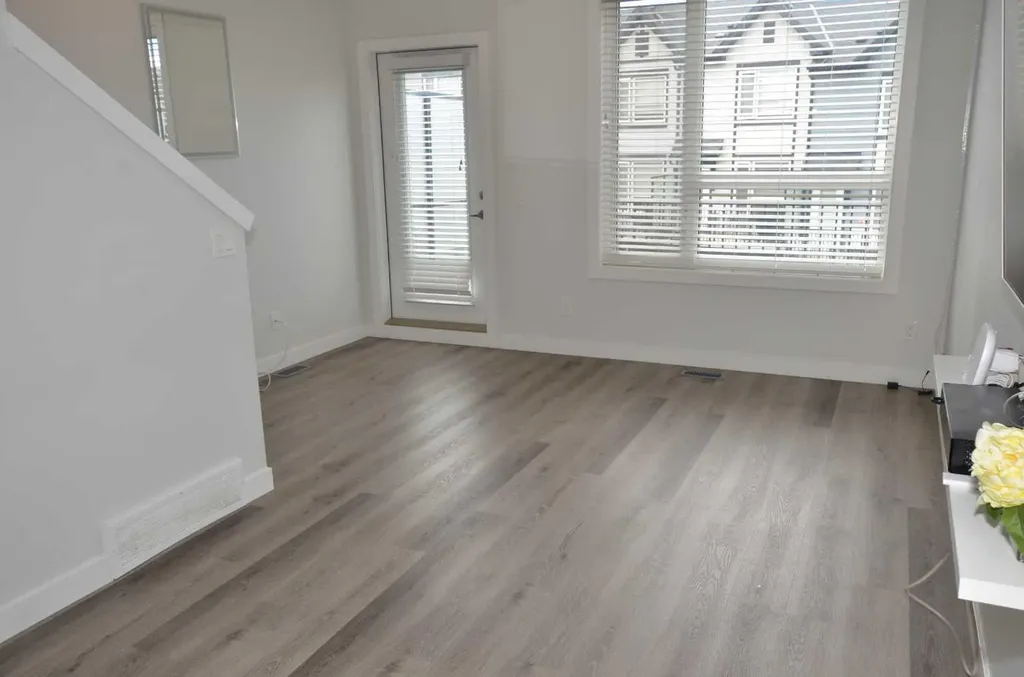 16 Evanscrest Park NW Calgary AB T3P 1R3