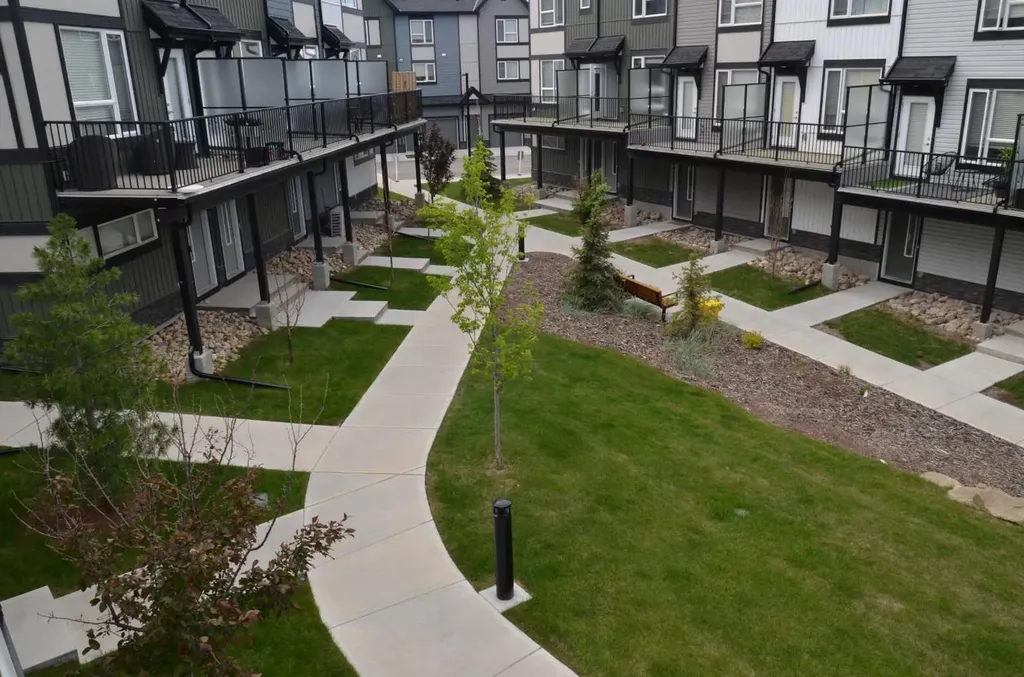 16 Evanscrest Park NW Calgary AB T3P 1R3