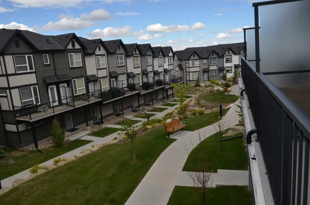 16 Evanscrest Park NW Calgary AB T3P 1R3