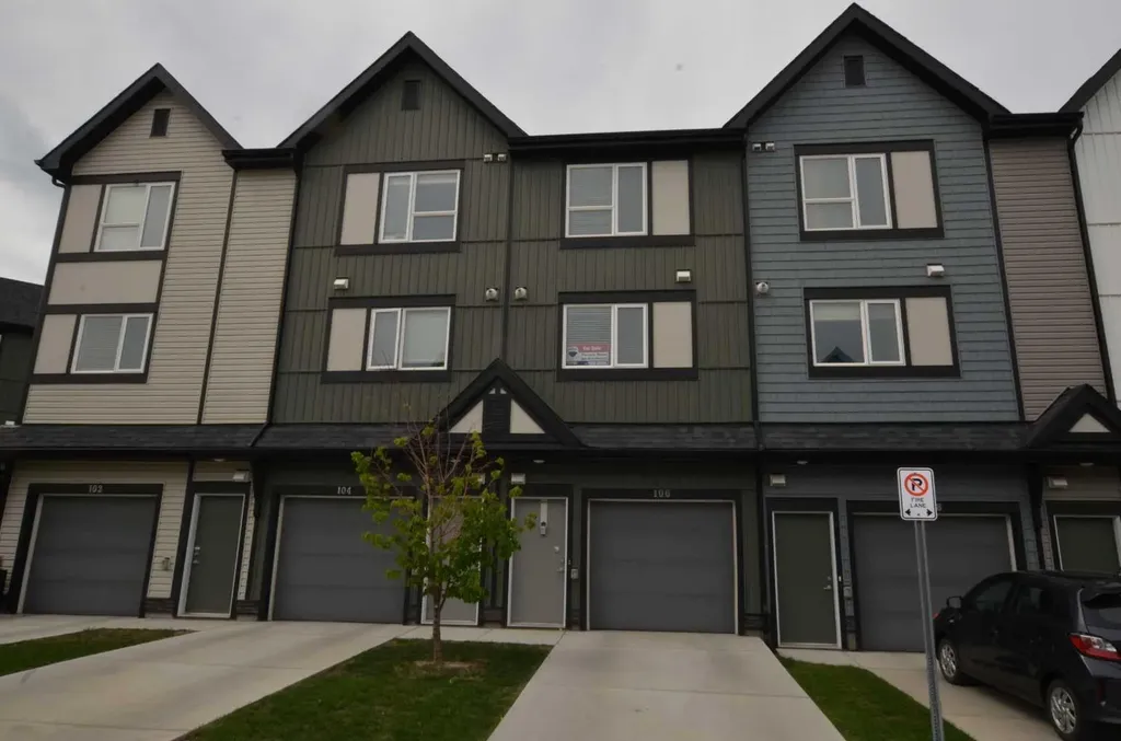16 Evanscrest Park NW Calgary AB T3P 1R3