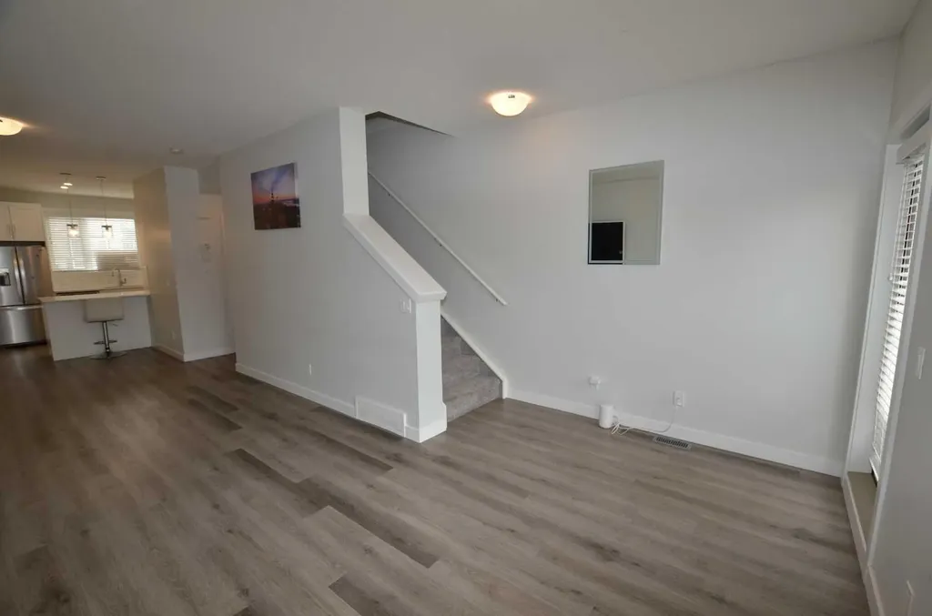 16 Evanscrest Park NW Calgary AB T3P 1R3