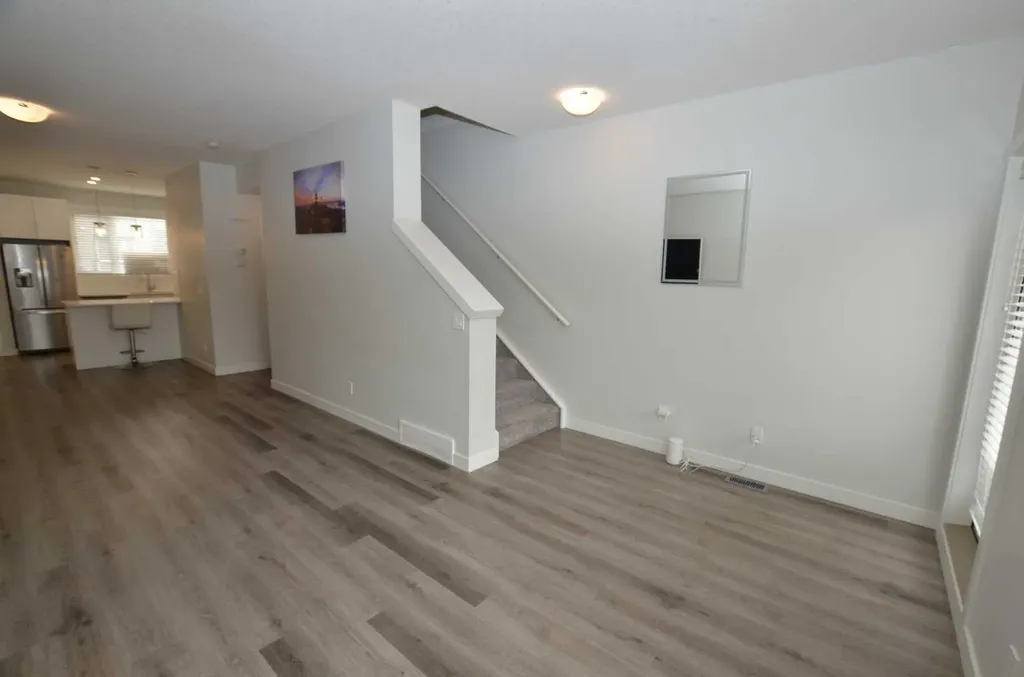 16 Evanscrest Park NW Calgary AB T3P 1R3