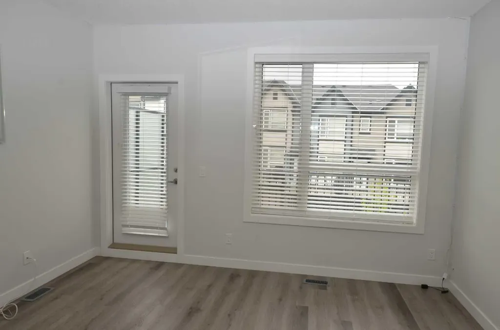 16 Evanscrest Park NW Calgary AB T3P 1R3
