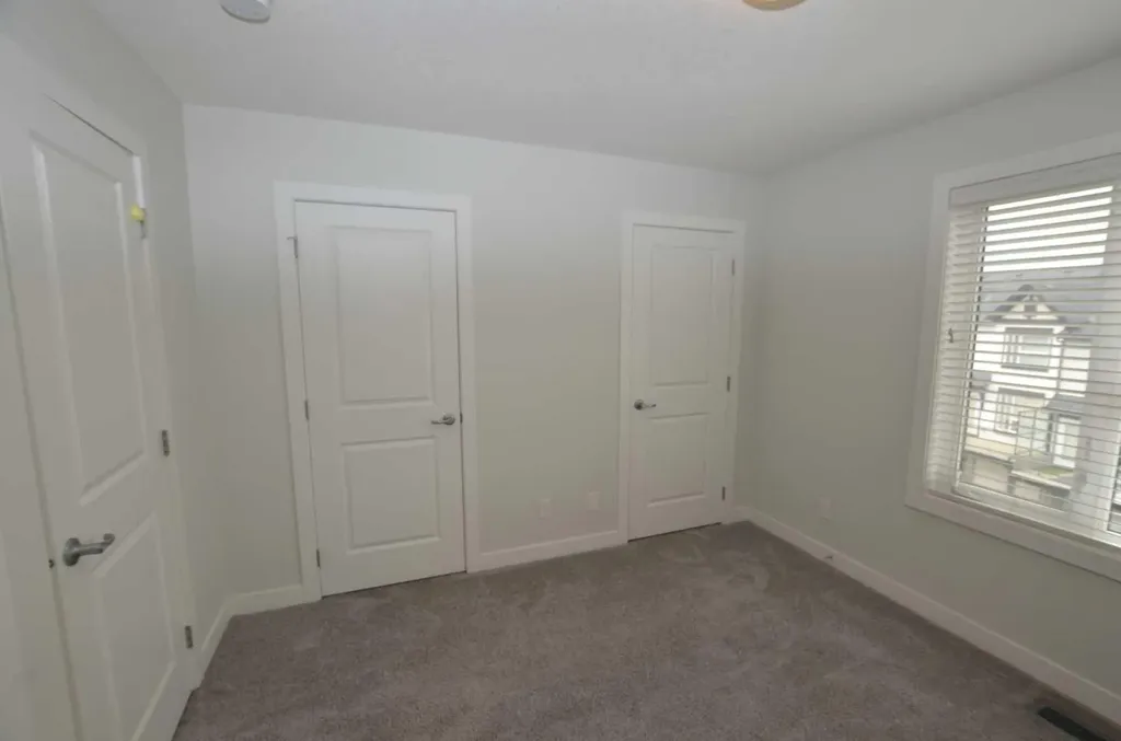 16 Evanscrest Park NW Calgary AB T3P 1R3