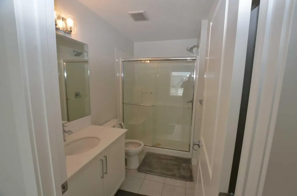 16 Evanscrest Park NW Calgary AB T3P 1R3