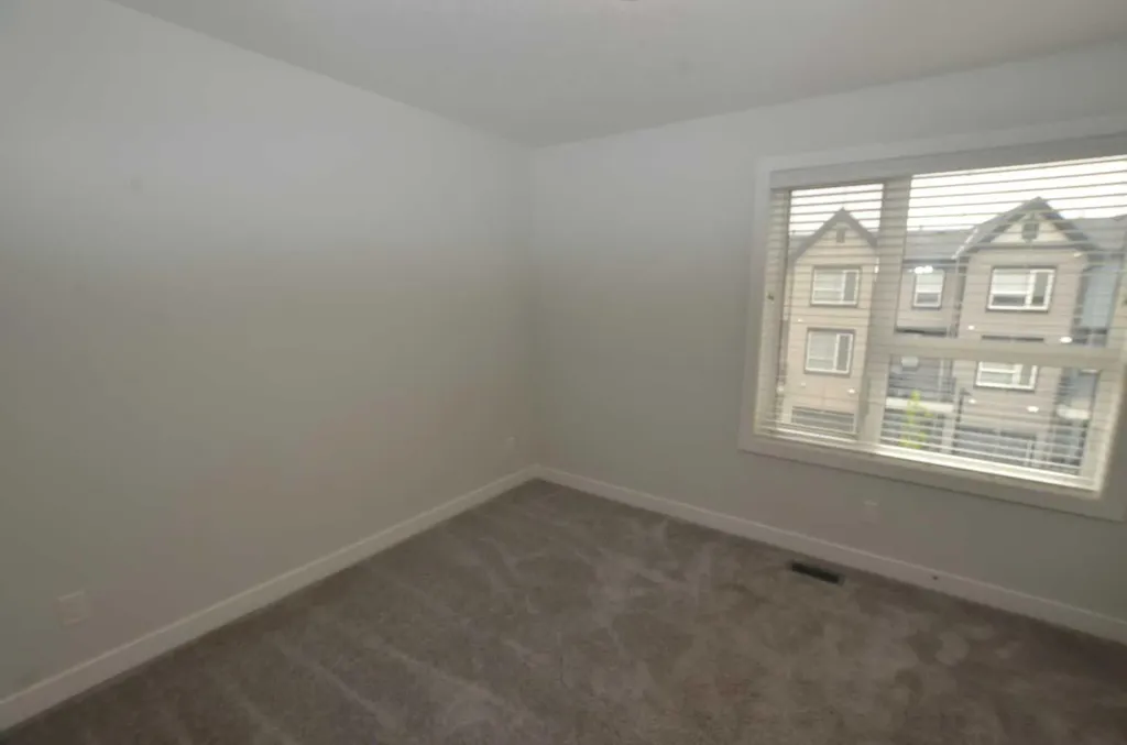 16 Evanscrest Park NW Calgary AB T3P 1R3