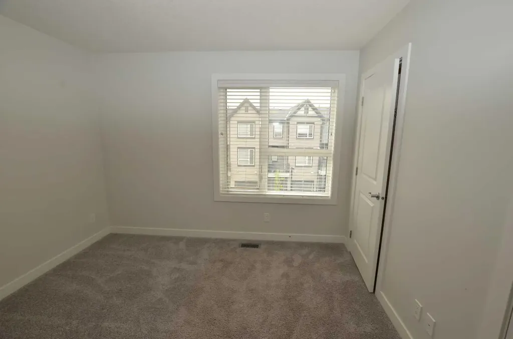 16 Evanscrest Park NW Calgary AB T3P 1R3
