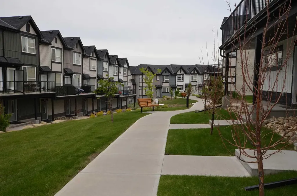 16 Evanscrest Park NW Calgary AB T3P 1R3