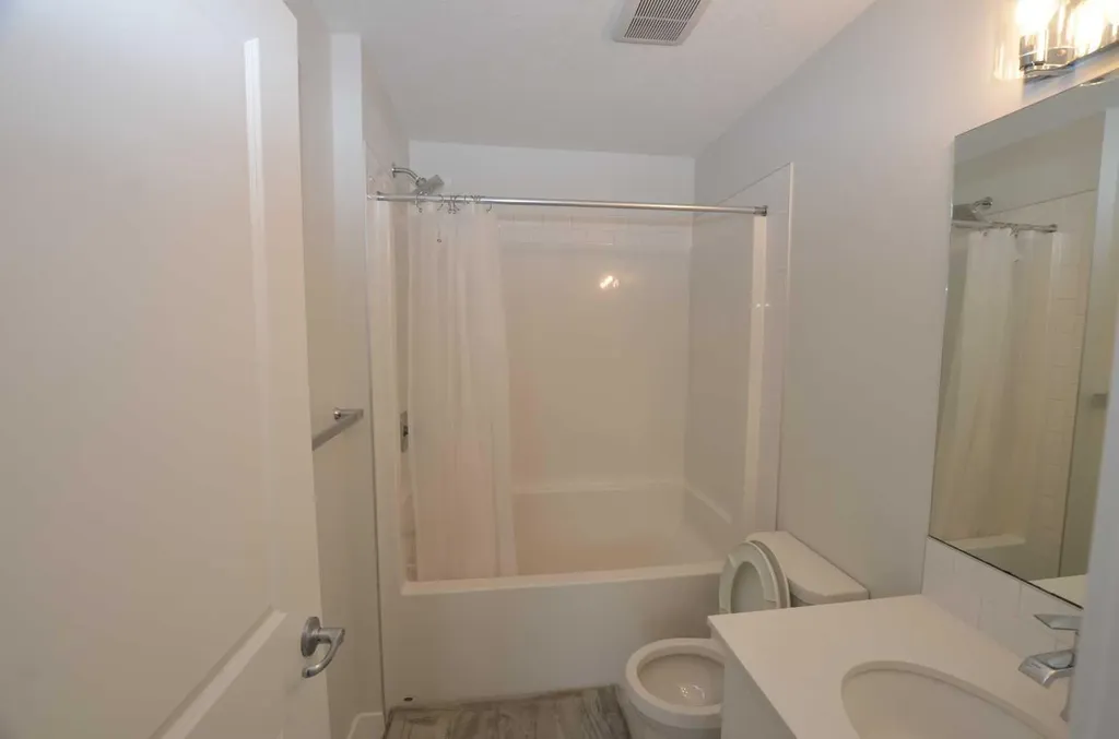 16 Evanscrest Park NW Calgary AB T3P 1R3