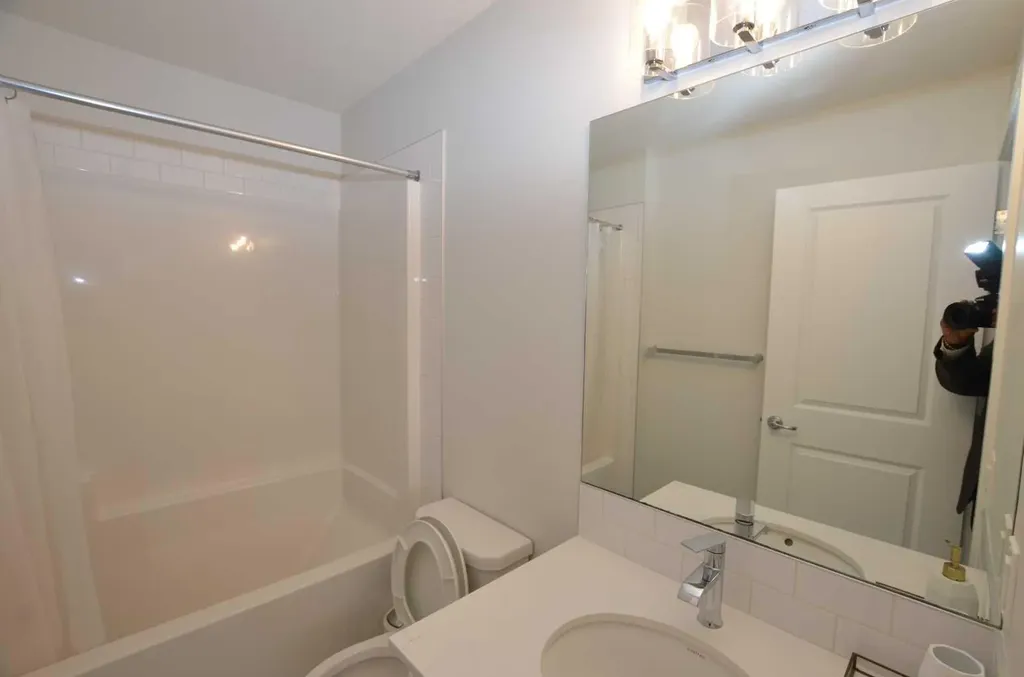 16 Evanscrest Park NW Calgary AB T3P 1R3