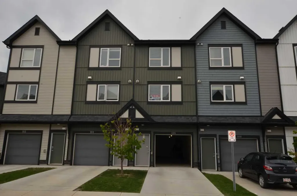 16 Evanscrest Park NW Calgary AB T3P 1R3