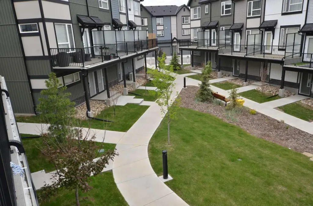 16 Evanscrest Park NW Calgary AB T3P 1R3