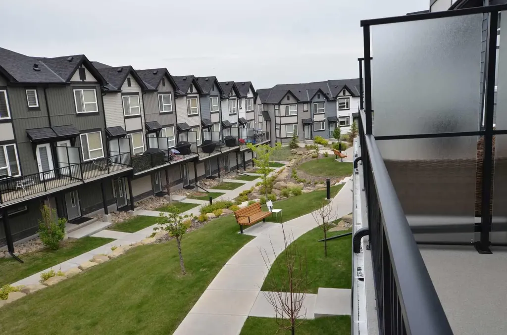 16 Evanscrest Park NW Calgary AB T3P 1R3