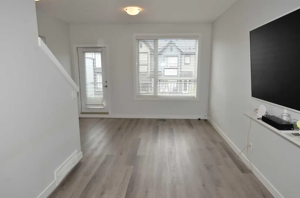 16 Evanscrest Park NW Calgary AB T3P 1R3