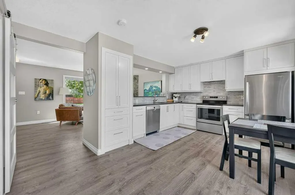 4673 20 Street SW Calgary AB T2T 6G4
