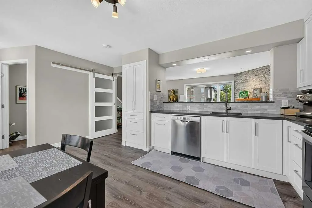4673 20 Street SW Calgary AB T2T 6G4