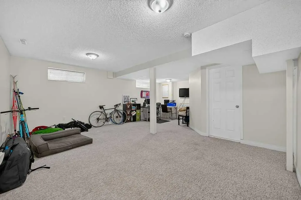4673 20 Street SW Calgary AB T2T 6G4