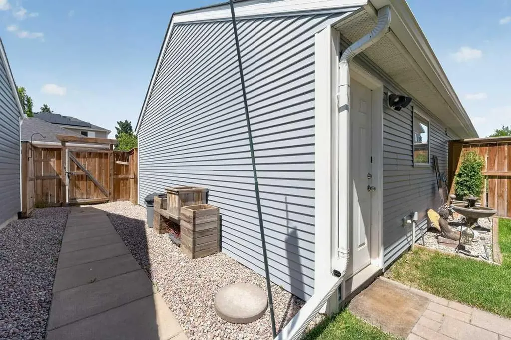 4673 20 Street SW Calgary AB T2T 6G4