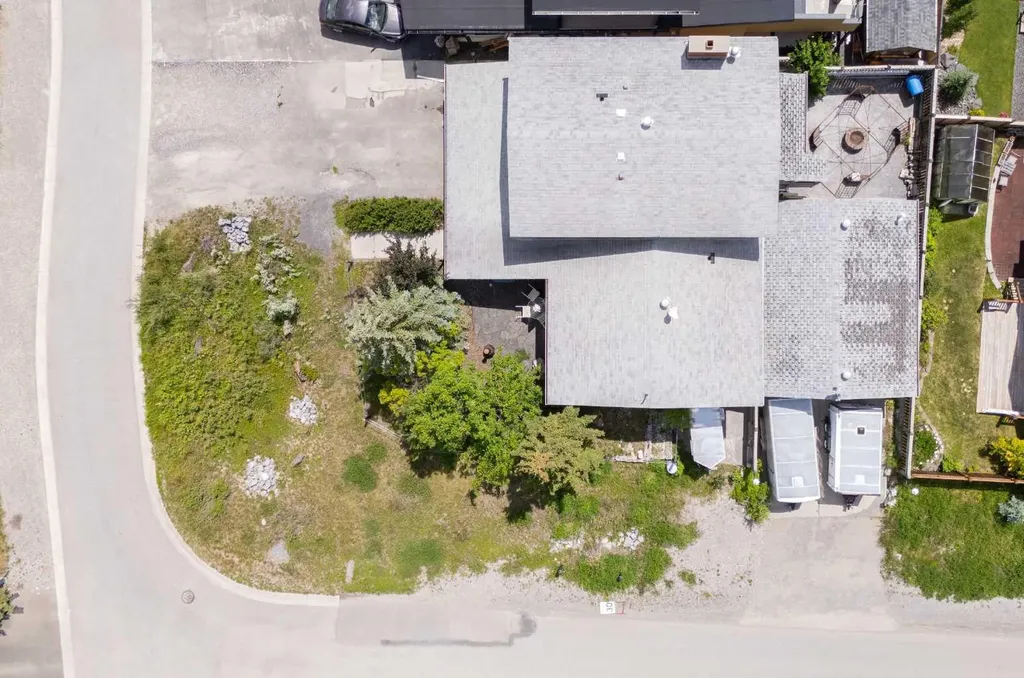 18 Macdonald Place Canmore AB T1W 2N1