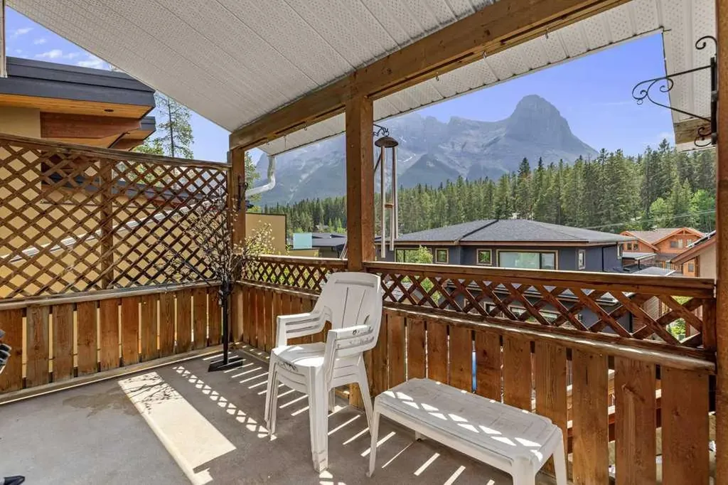 18 Macdonald Place Canmore AB T1W 2N1