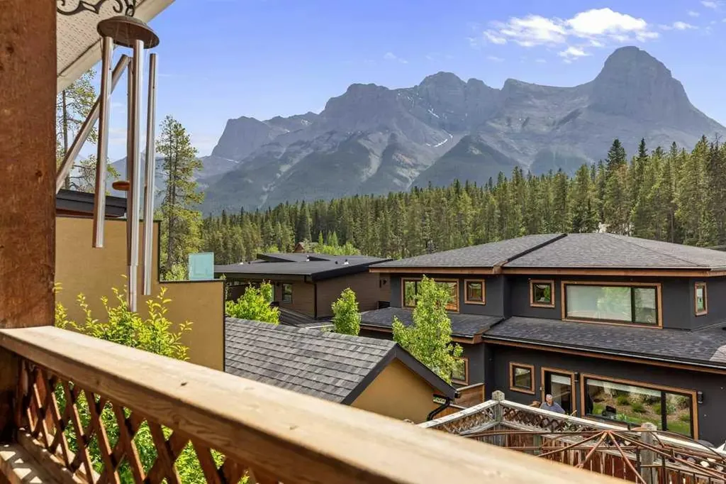 18 Macdonald Place Canmore AB T1W 2N1