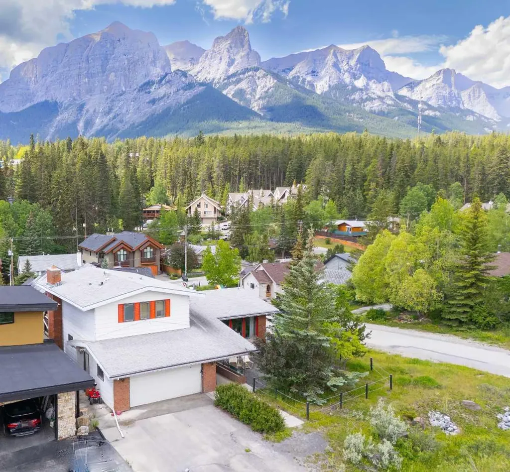 18 Macdonald Place Canmore AB T1W 2N1