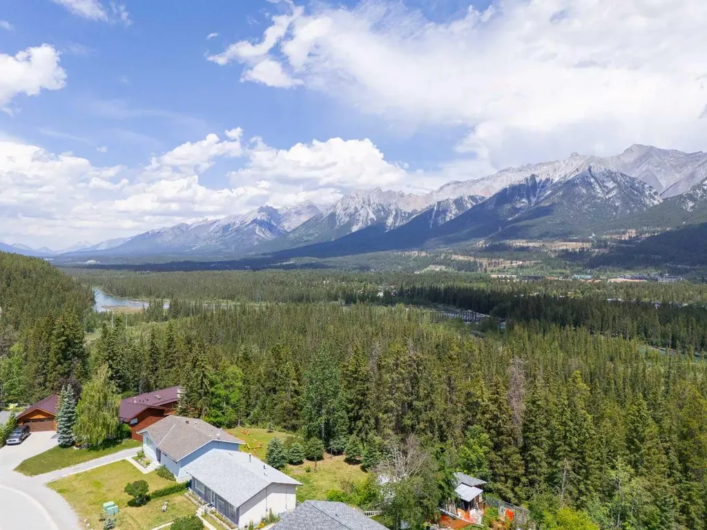 18 Macdonald Place Canmore AB T1W 2N1