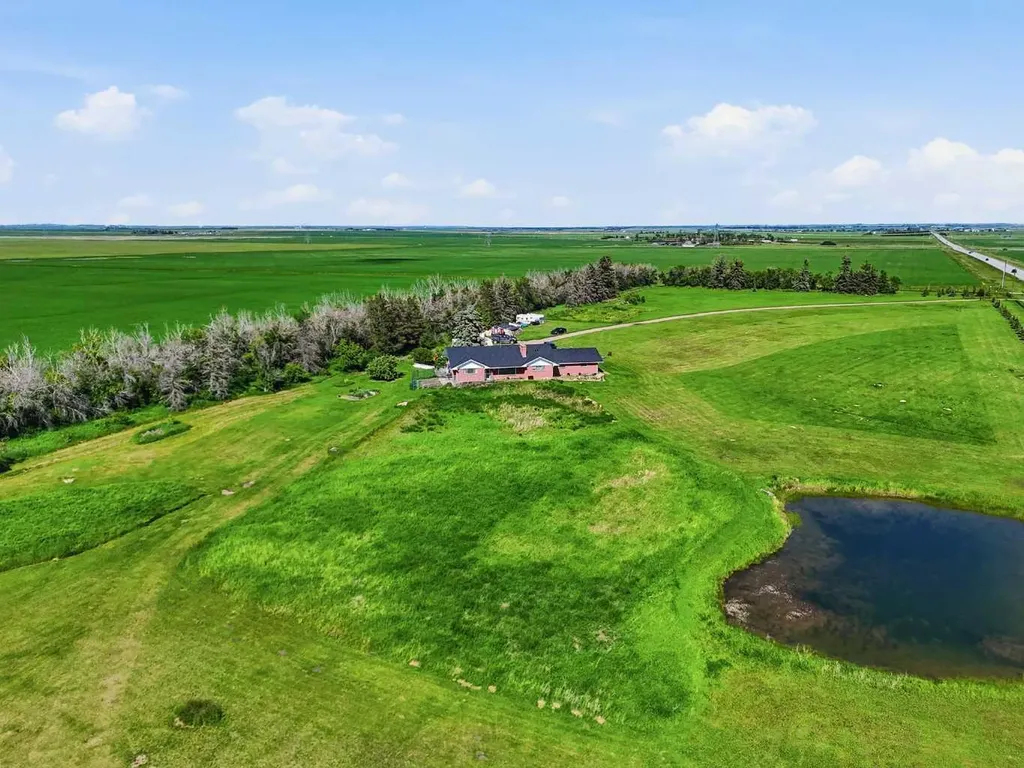 274006 Township Road 262 Rural Rocky View County AB T4Z 1H6