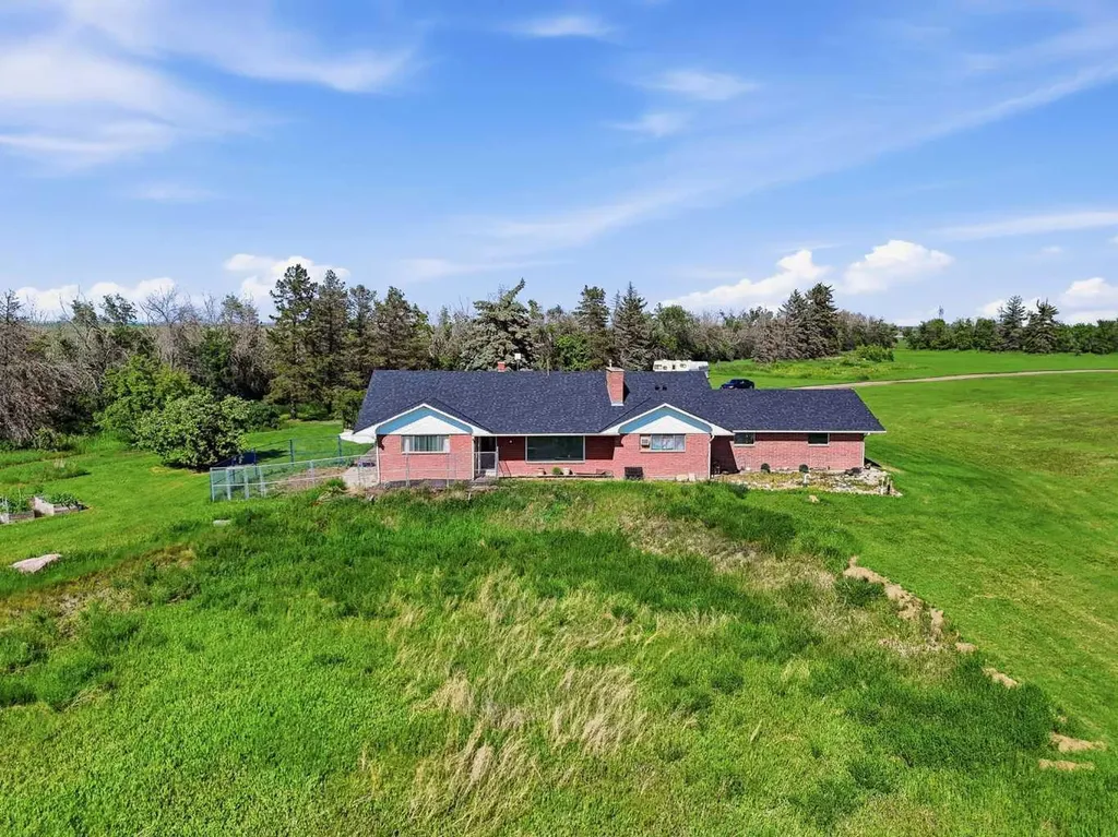 274006 Township Road 262 Rural Rocky View County AB T4Z 1H6