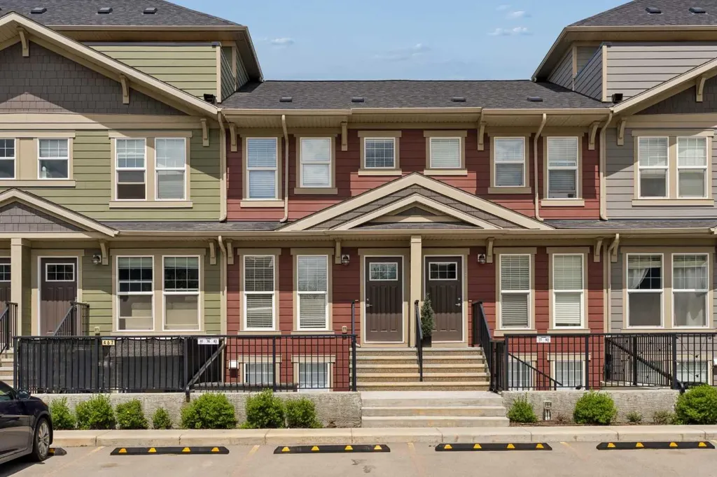 469 Cranbrook Square SE Calgary AB T3M 3E3