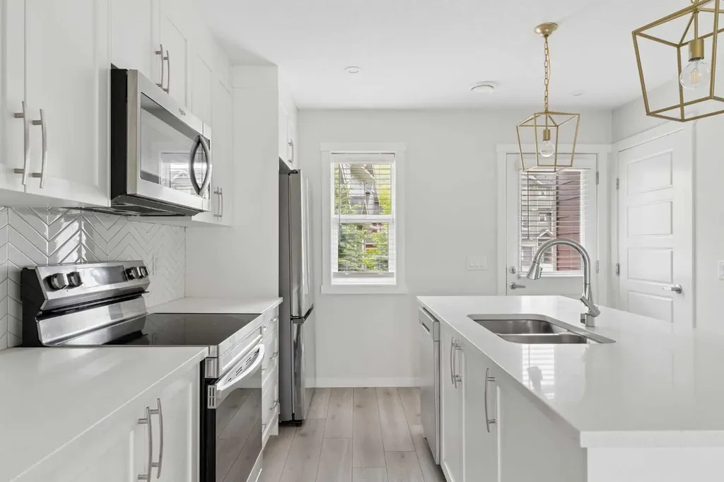 469 Cranbrook Square SE Calgary AB T3M 3E3