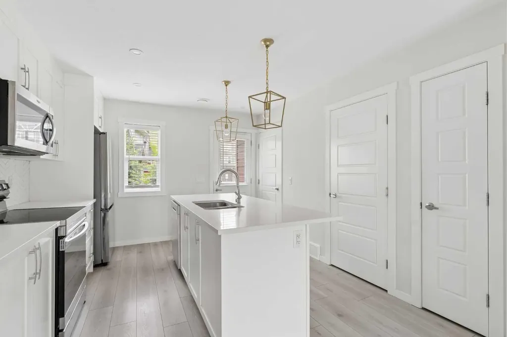 469 Cranbrook Square SE Calgary AB T3M 3E3