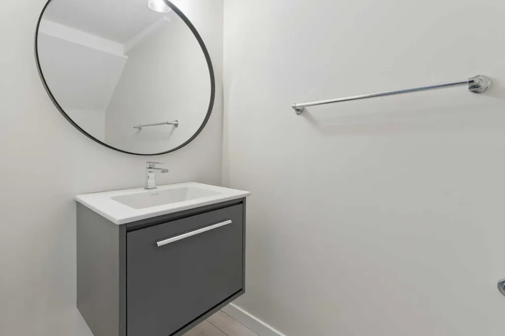 469 Cranbrook Square SE Calgary AB T3M 3E3
