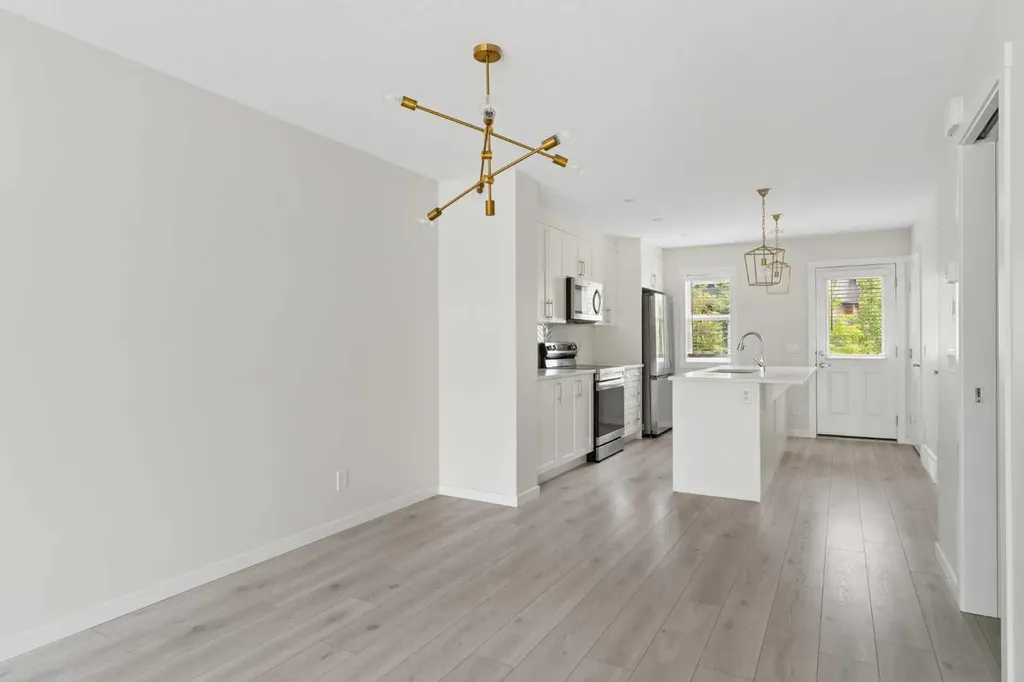 469 Cranbrook Square SE Calgary AB T3M 3E3