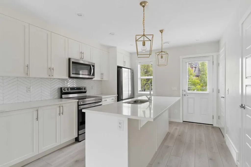 469 Cranbrook Square SE Calgary AB T3M 3E3
