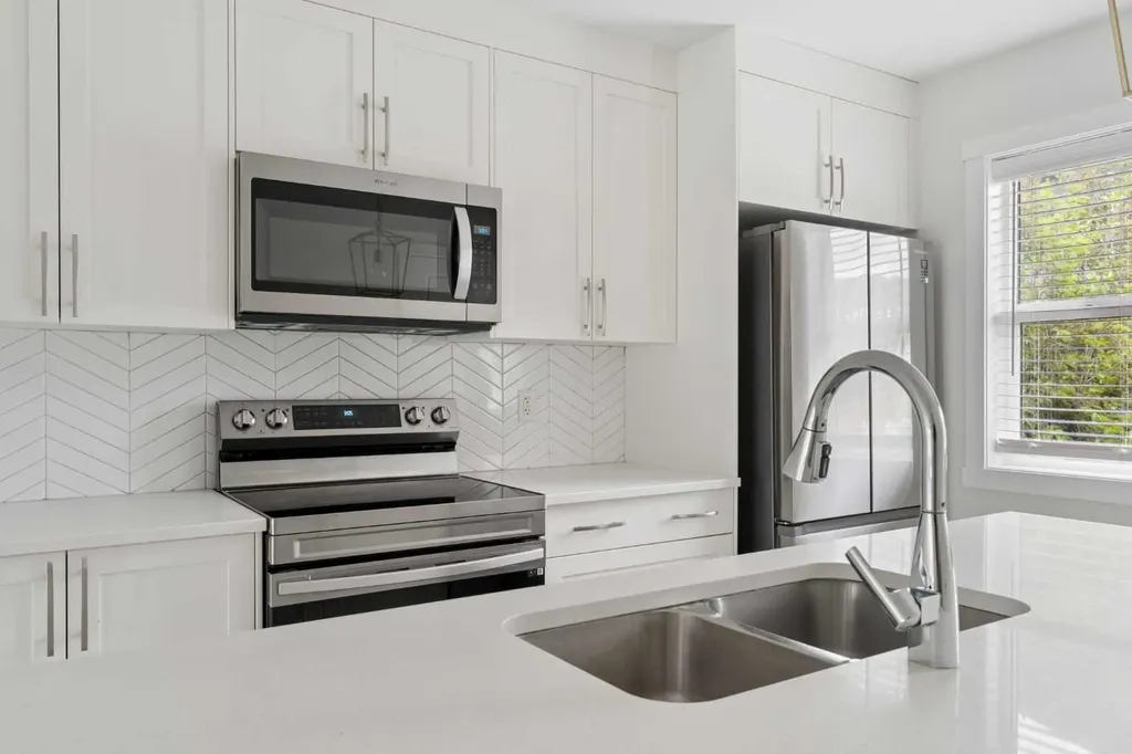 469 Cranbrook Square SE Calgary AB T3M 3E3