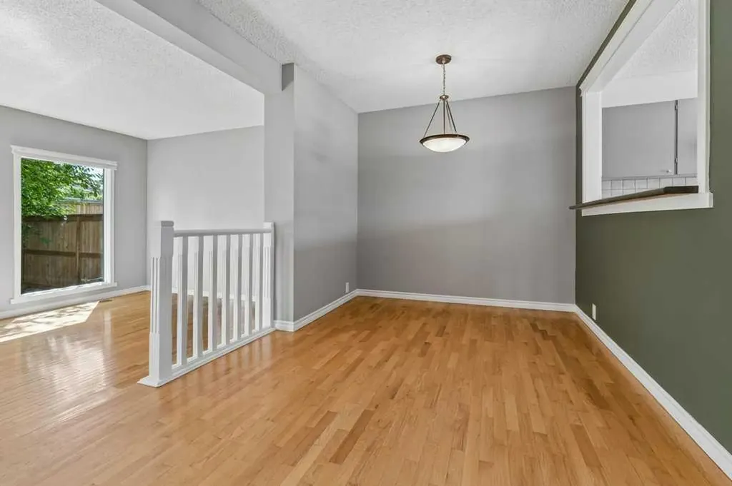 5019 46 Avenue SW Calgary AB T3E 6R1