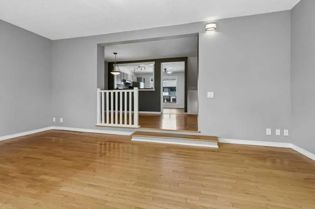 5019 46 Avenue SW Calgary AB T3E 6R1