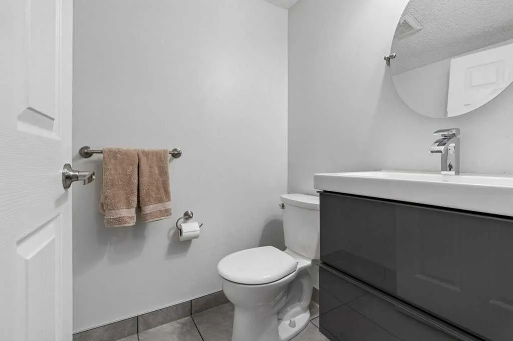 5019 46 Avenue SW Calgary AB T3E 6R1